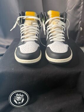 Nike Air Jordan 1 Retro High White Black Volt Gold 555088-118 Men’s Size 13.0